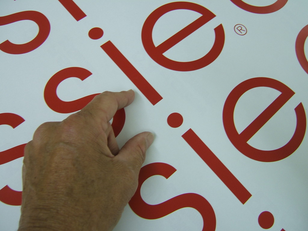 The Benefits and Uses of Cut Vinyl Stickers 